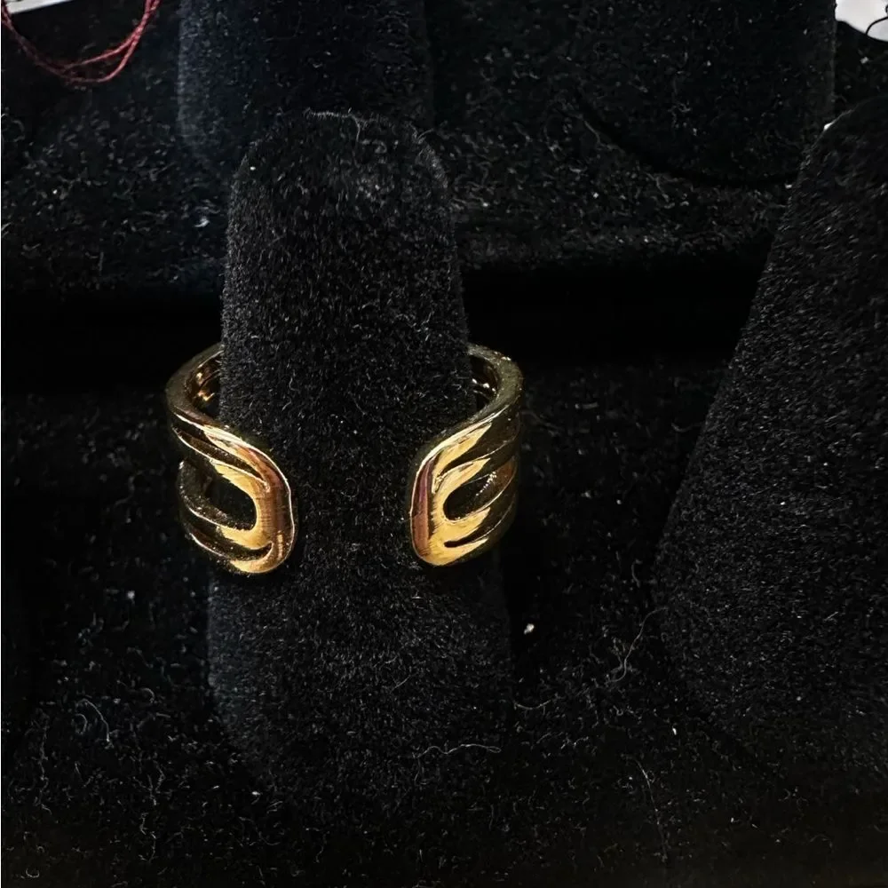 Elegant Gold and Silver Women's Ring